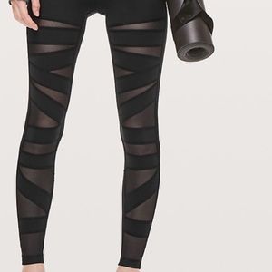 Lululemon wunder under black leggings